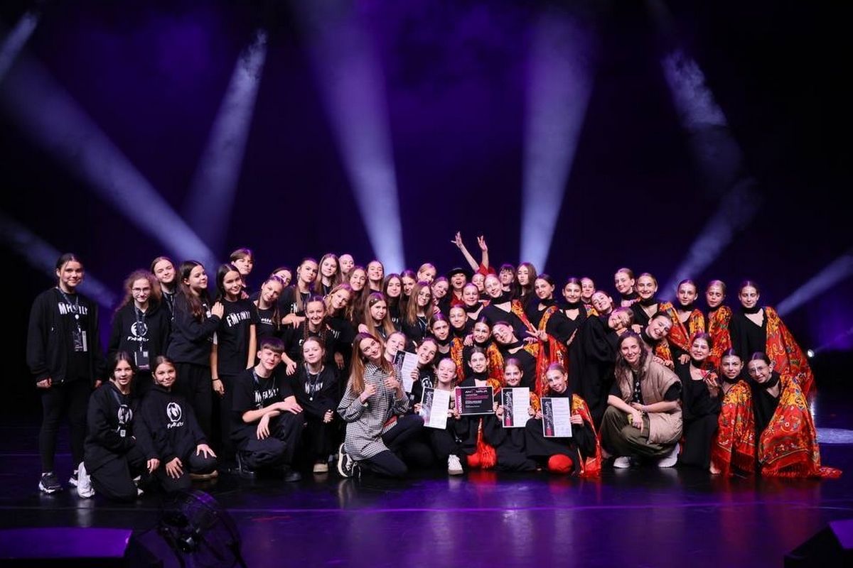 Новомосковский «Фло-мастер» покорил зрителей в сочинской Красной Поляне Новомосковский «Фло-мастер» покорил зрителей в сочинской Красной Поляне