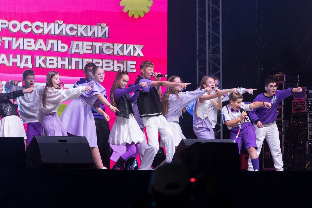 Дмитрий Миляев принял участие в гала-концерте XIV Всероссийского фестиваля детских команд КВН.Первые