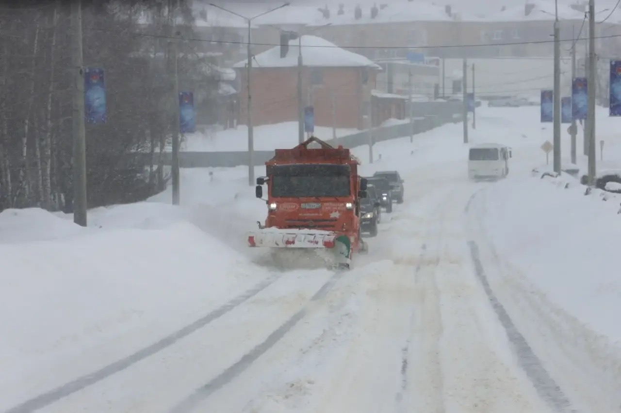 В Новомосковске на борьбу с последствиями снегопада брошены все силы и средства