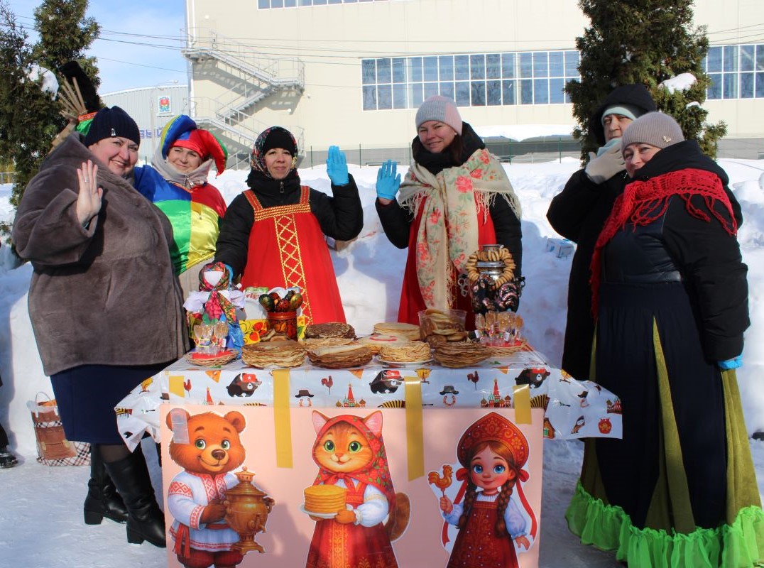 Новомосковцы празднуют Масленицу
