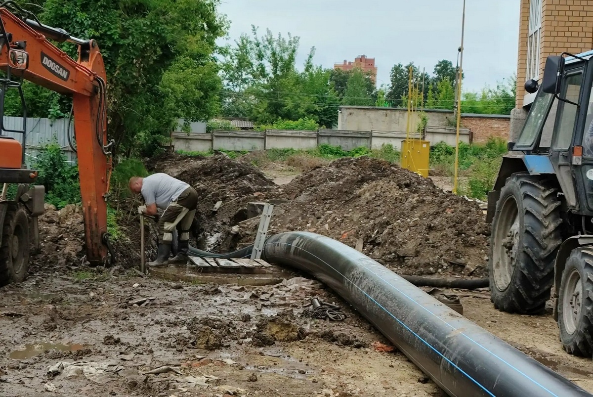 В Новомосковске заменили участок водовода