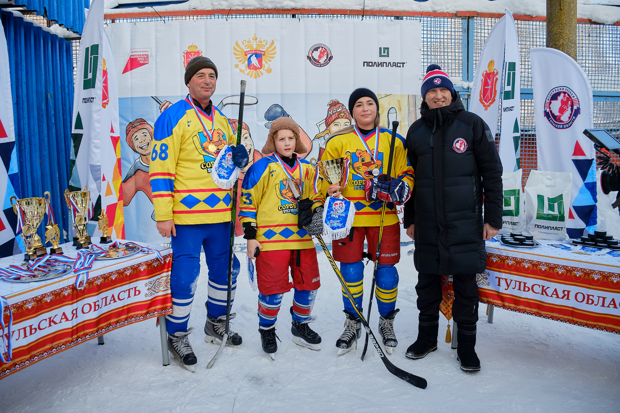Новомосковцы привезли награды с семейного хоккейного фестиваля в Шварцевском