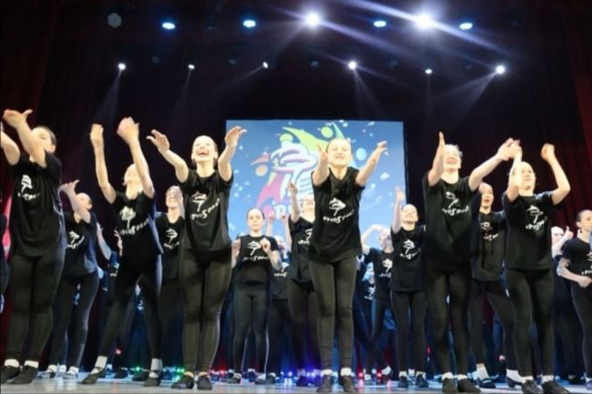 В новомосковском ГДК прошёл отчётный концерт ансамбля эстрадного танца «Проспект»