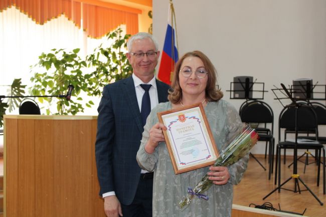 Новомосковских медиков поздравили и наградили за самоотверженный труд