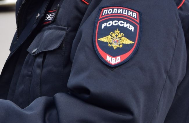 Полицейские Новомосковска установили четверых мужчин, укравших алкогольные напитки из магазина