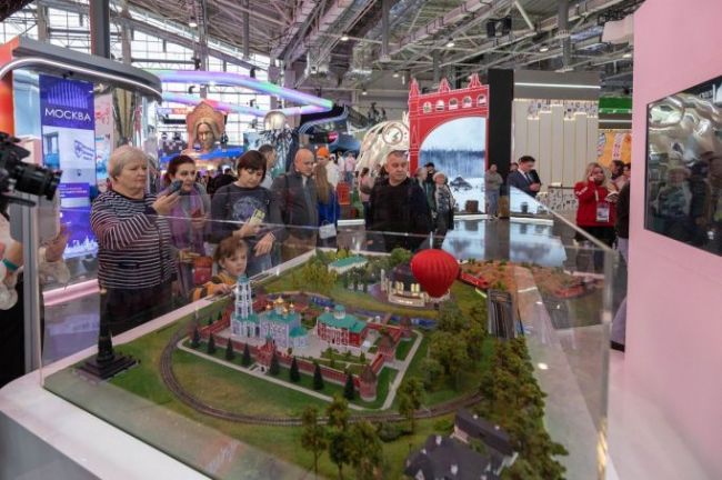 Владимир Путин с интересом осмотрел выставку-форум «Россия» на ВДНХ
