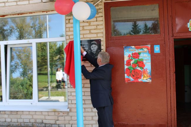 В Апухтино Одоевского района открыли памятную доску Алексею Морозову
