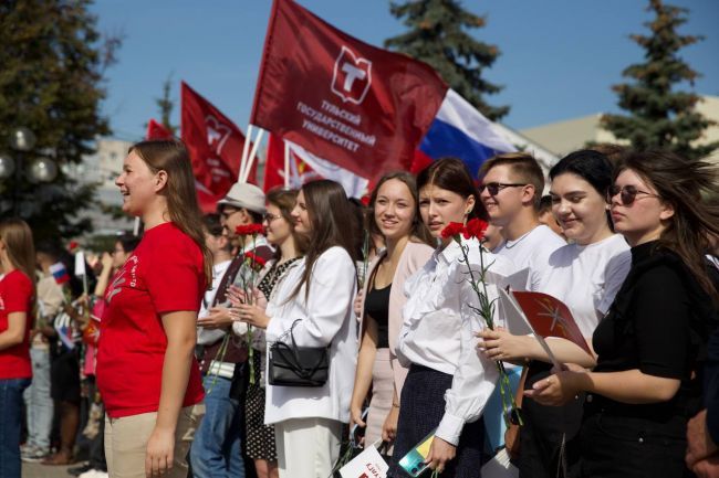 1,2 млн первокурсников первого сентября сели за парты ВУЗов страны