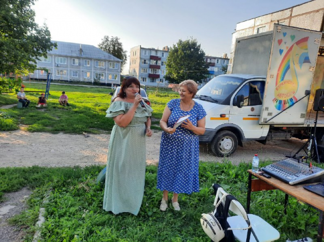 Елена Жарова: Привлекая детей к помощи, мы воспитываем в них дух патриотизма