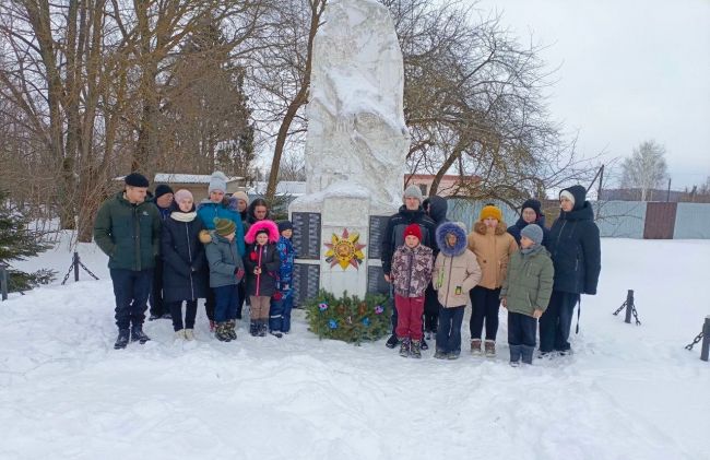 Ученики Сомовской школы Одоевского района привели в порядок местный мемориал