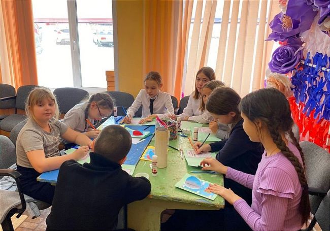 Одоевские школьники сделали своим папам и дедушкам открытки к 23 февраля