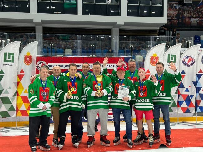 Одоевская хоккейная команда получила почётный кубок