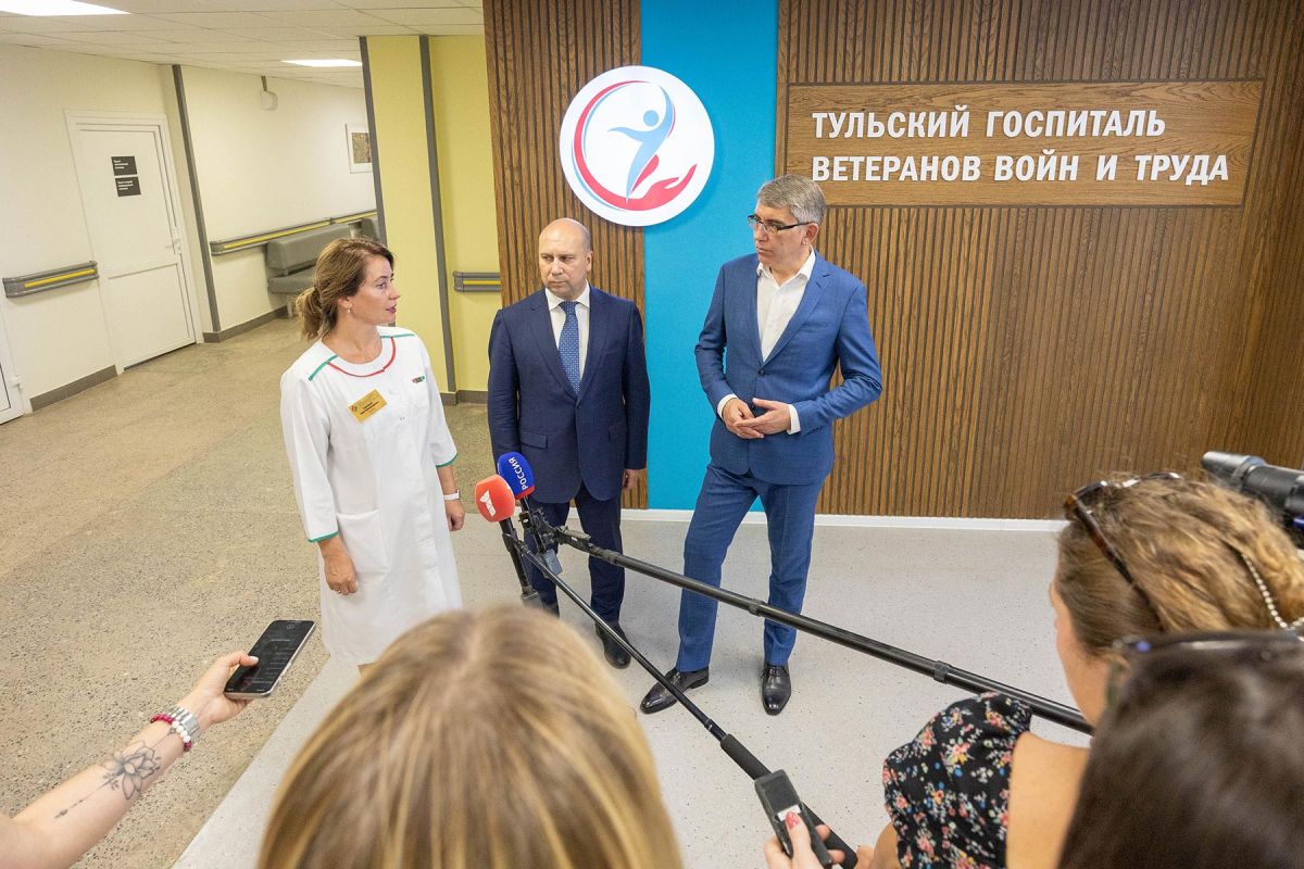 Дмитрий Миляев посетил госпиталь ветеранов войн и труда