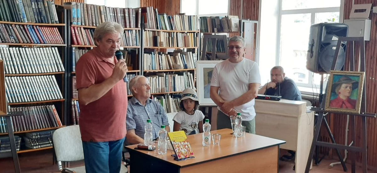 В Одоевской районной библиотеке состоялась презентация книги Сергея Денисова
