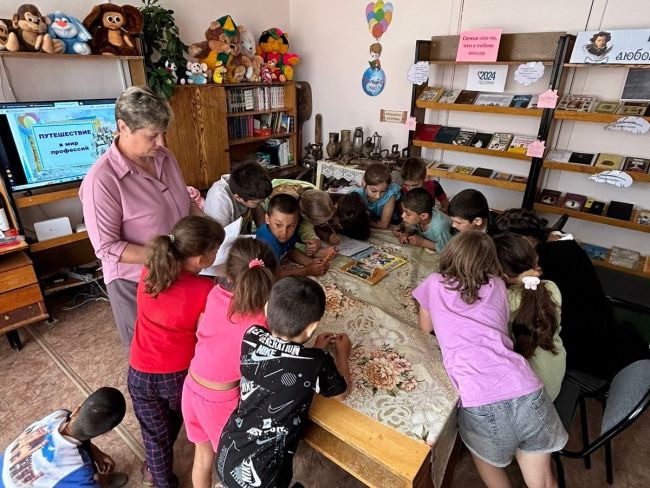 «Путешествие в мир профессий» для рылёвских школьников провела сельский библиотекарь