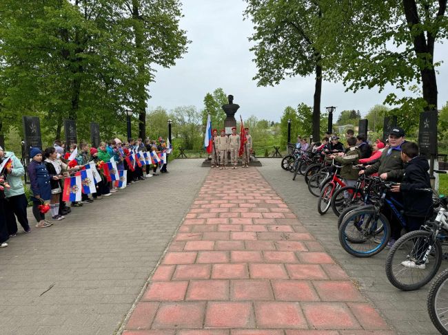 Ученики одоевской школы совершили патриотический велопробег