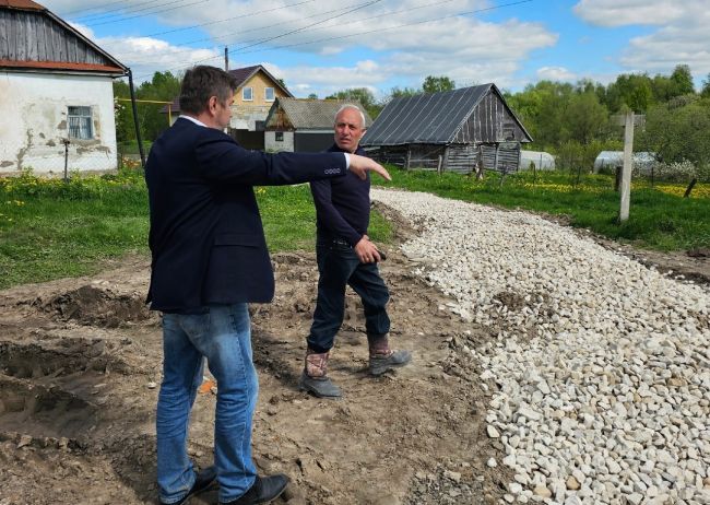 Валерий Крупнин проконтролировал ремонт дорог в селе Апухтино Одоевского района