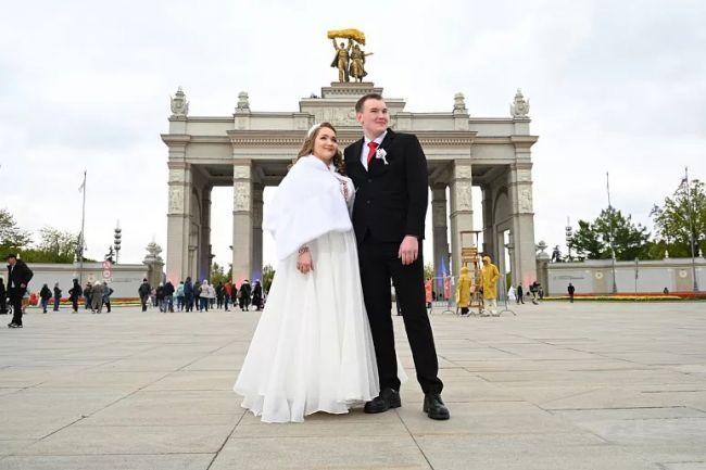 Туляки поженились на выставке «Россия» на ВДНХ