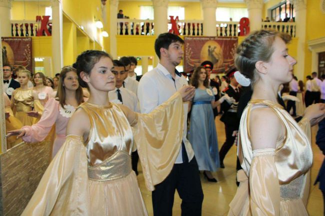 Традиционный пасхальный бал прошёл в Суворове