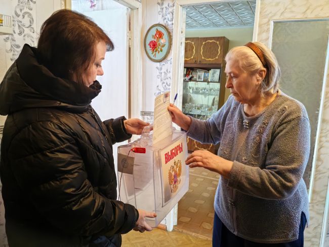 Антонина Сергеевна Шабанова, пенсионерка, проголосовала на дому