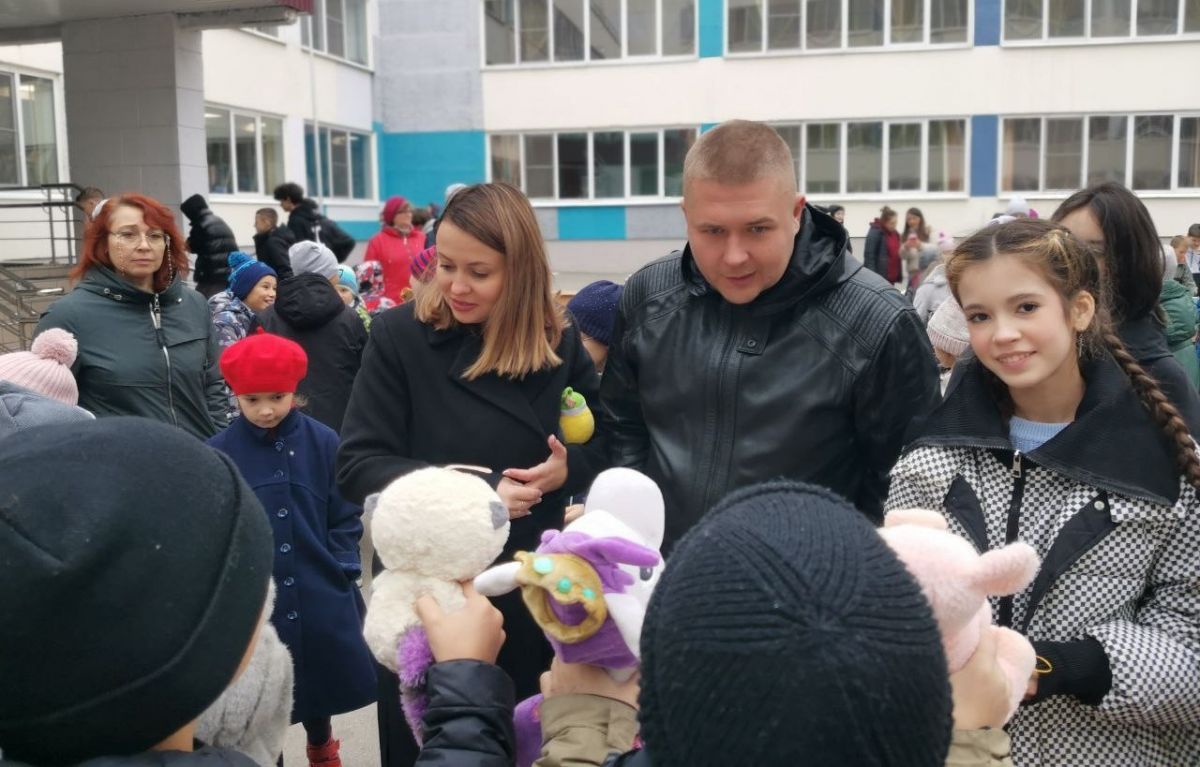 Елена Шмелева приняла участие в благотворительной ярмарке