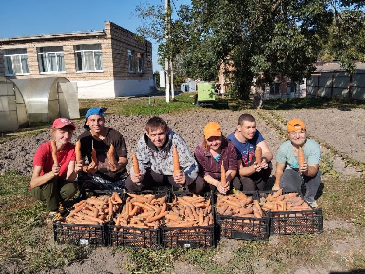 В Николо-Жупанском доме-интернате собрали урожай