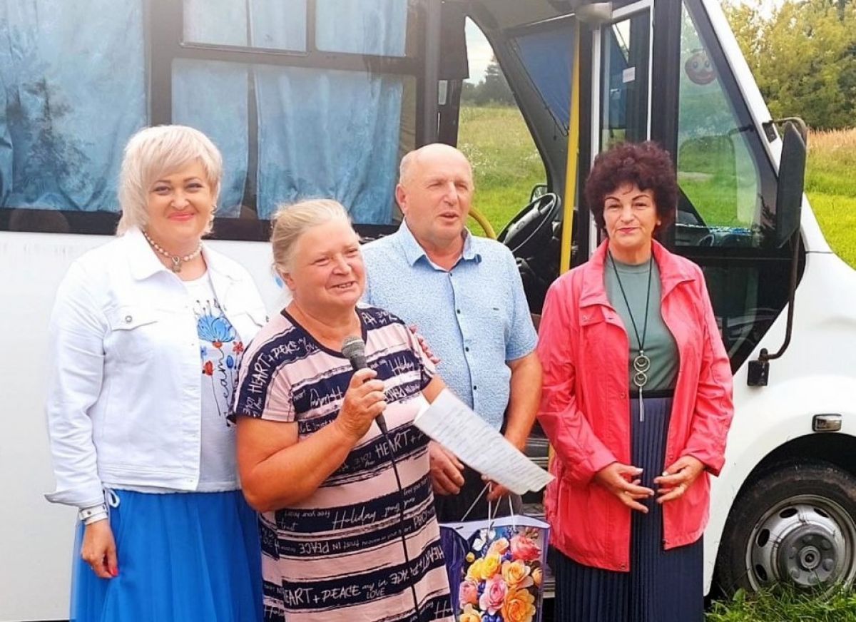 В Пчельне она следит за порядком