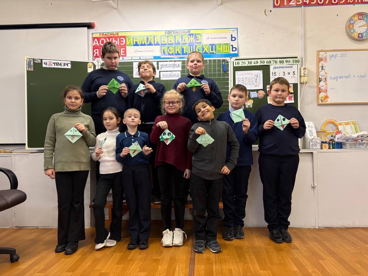 Юные орлята изучают оригами