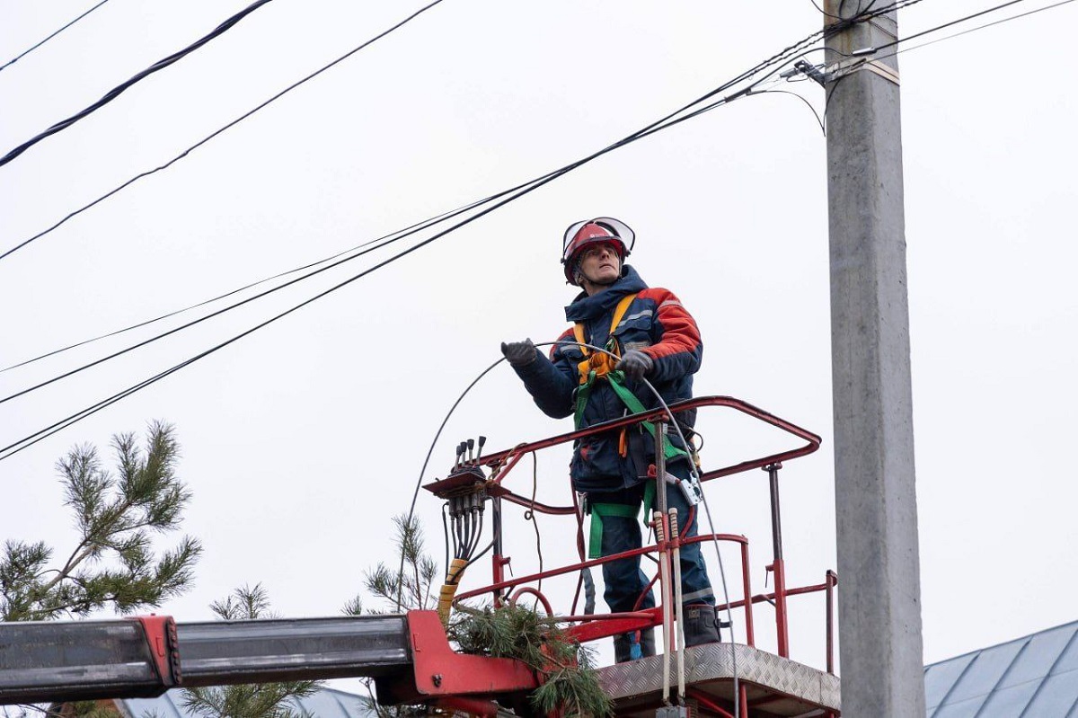 Энергетики «Тулэнерго» устраняют локальные нарушения электроснабжения из-за непогоды Энергетики «Тулэнерго» устраняют локальные нарушения электроснабжения из-за непогоды