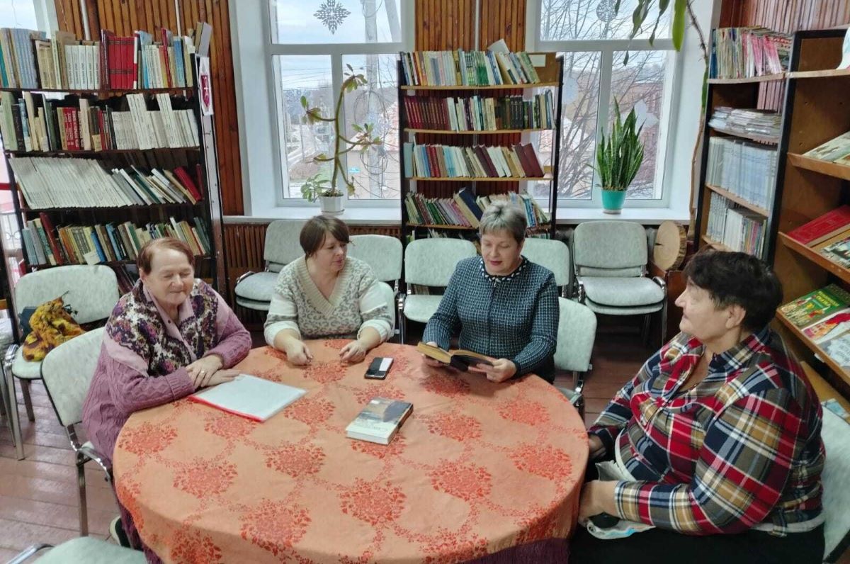 В одоевской библиотеке состоялось заседание дискуссионного клуба «Слово» В одоевской библиотеке состоялось заседание дискуссионного клуба «Слово»