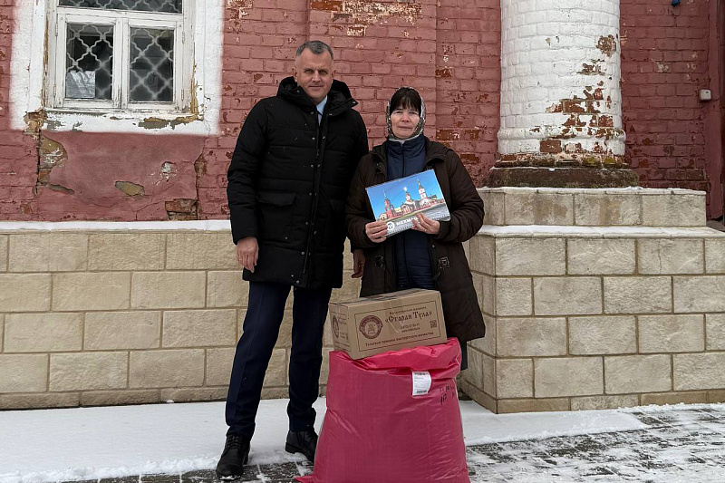 Дмитрий Афоничев предоставил волонтерам материал для масксетей