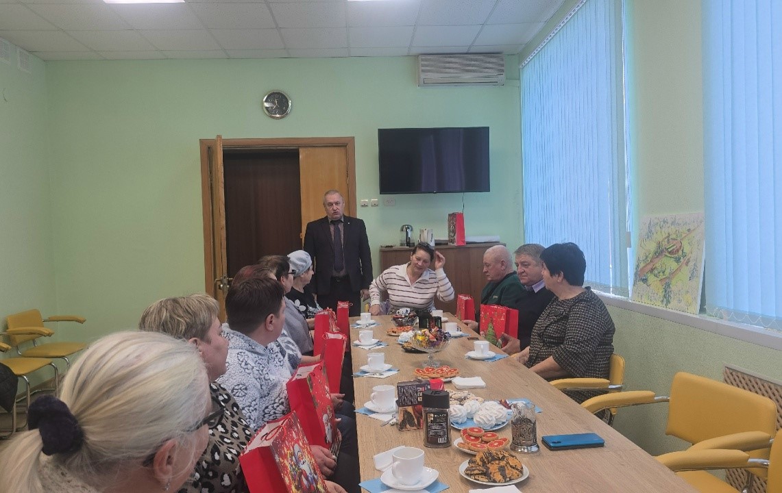 Вадим Волков поздравил с праздниками родителей и жён военнослужащих