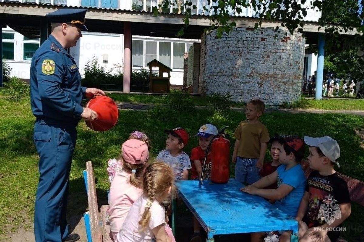 Одоевским детсадовцам рассказали о правилах поведения на воде и в лесу Одоевским детсадовцам рассказали о правилах поведения на воде и в лесу