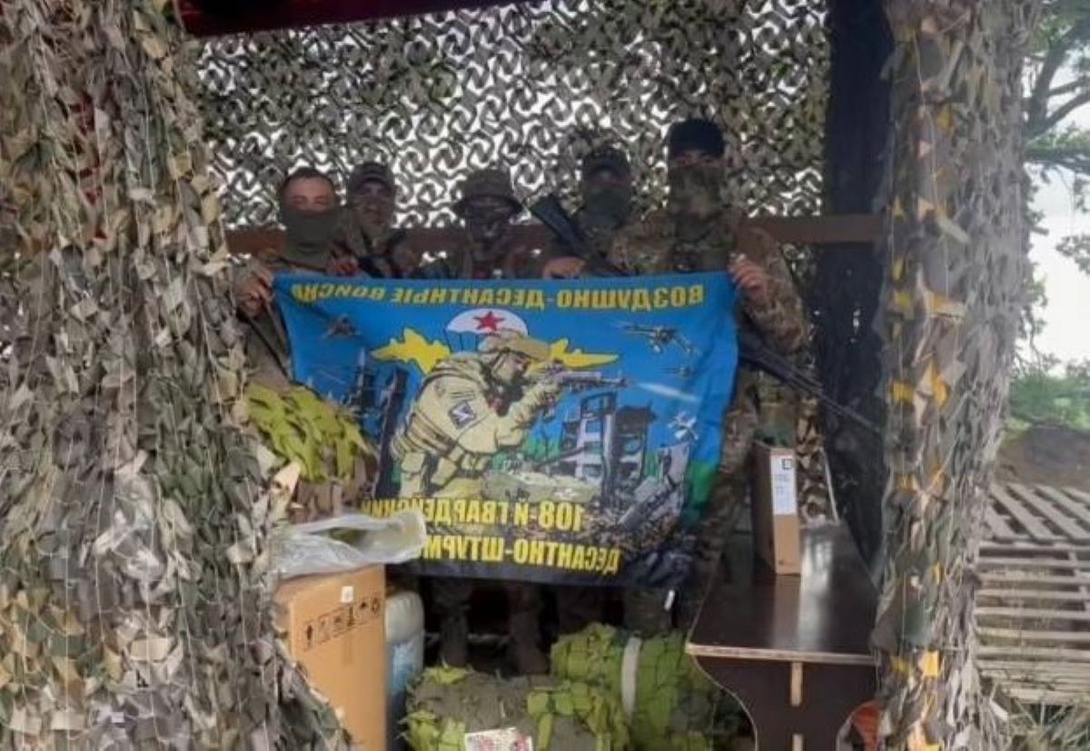 Военнослужащие поблагодарили Дмитрия Миляева и Алексея Эрка за поддержку Военнослужащие поблагодарили Дмитрия Миляева и Алексея Эрка за поддержку