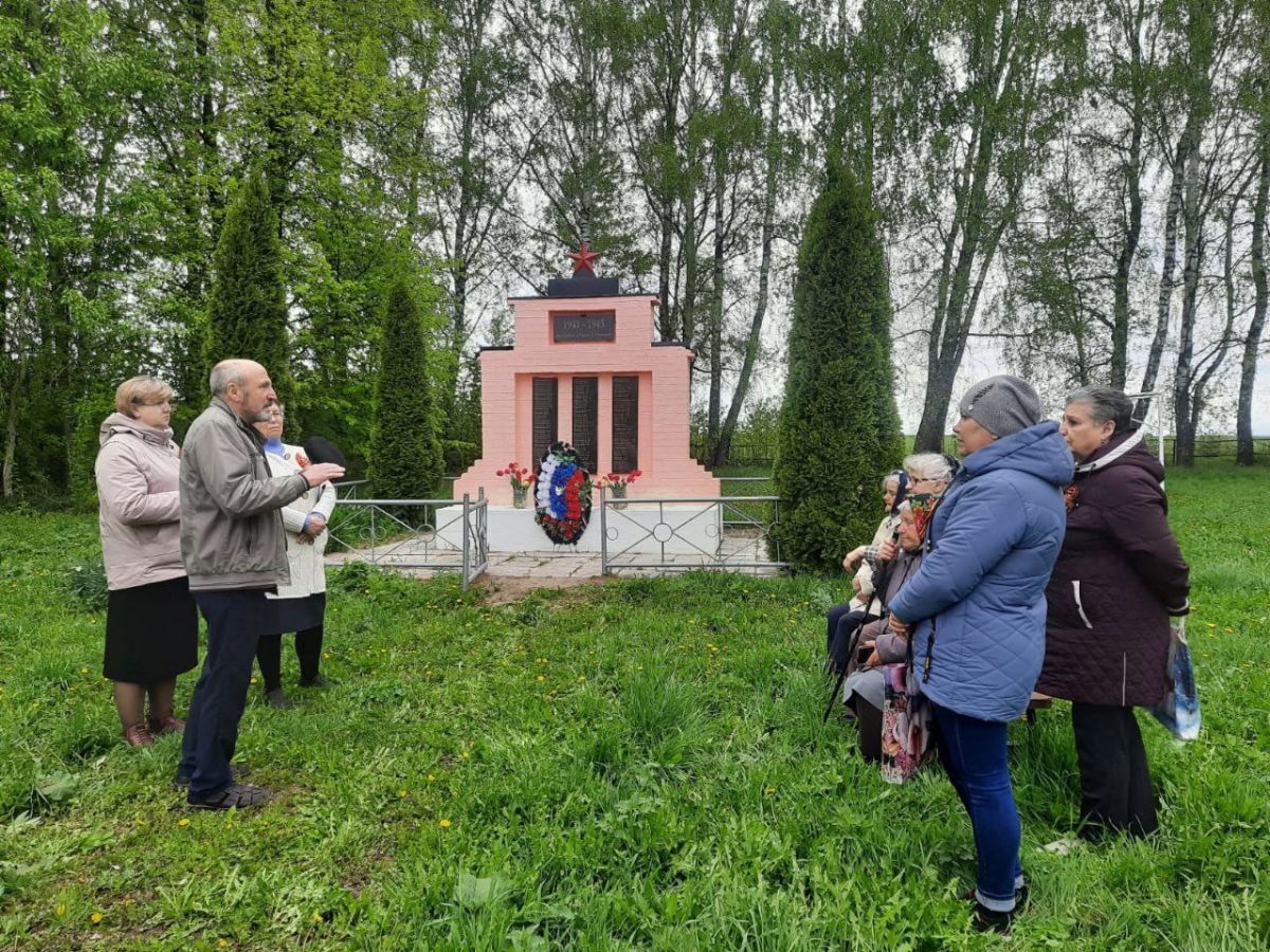 В Одоевском районе прошли возложения венков к мемориалам памяти в преддверии Дня Победы В Одоевском районе прошли возложения венков к мемориалам памяти в преддверии Дня Победы