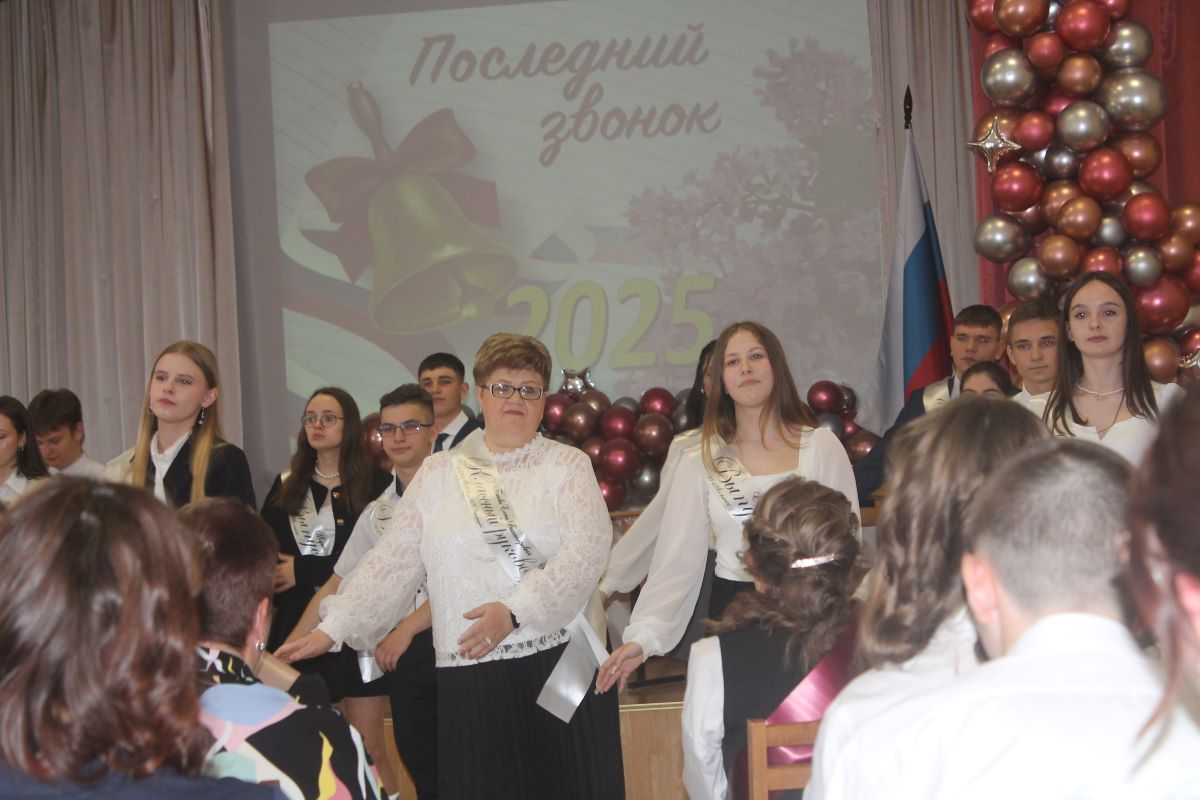 Последний звонок прозвенел в школе им. А.Д. Виноградова