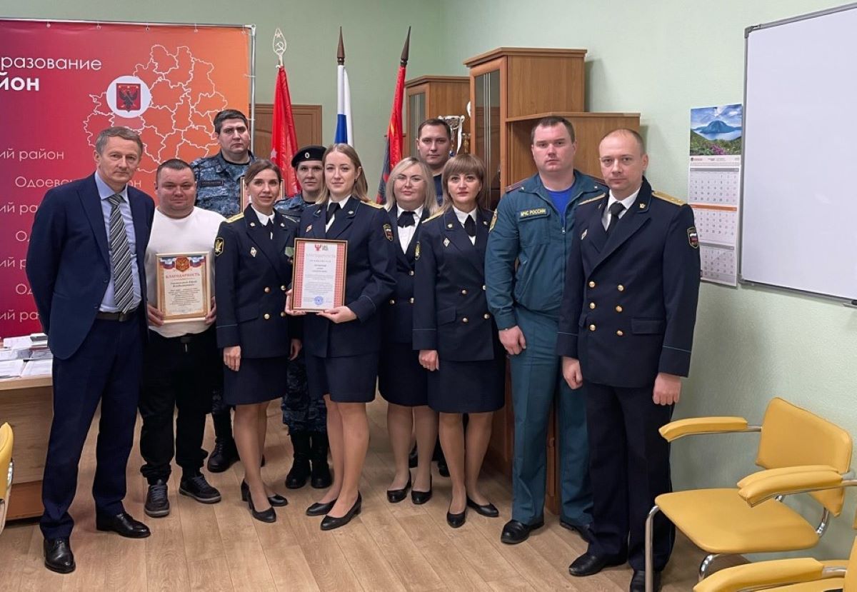 Одоевские судебные приставы были отмечены  благодарностями за достойный труд Одоевские судебные приставы были отмечены  благодарностями за достойный труд