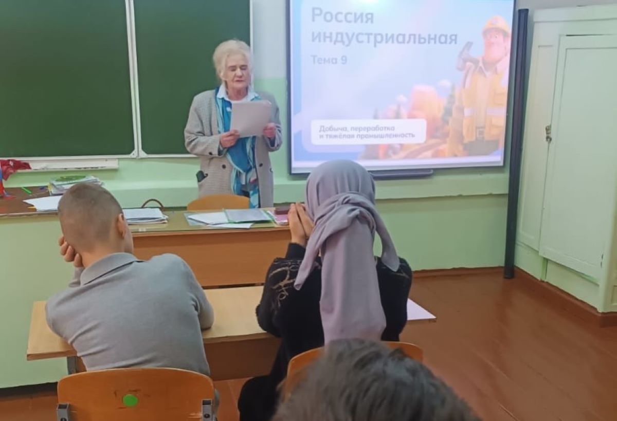 Жемчужниковским школьникам рассказали о важных профессиях Жемчужниковским школьникам рассказали о важных профессиях