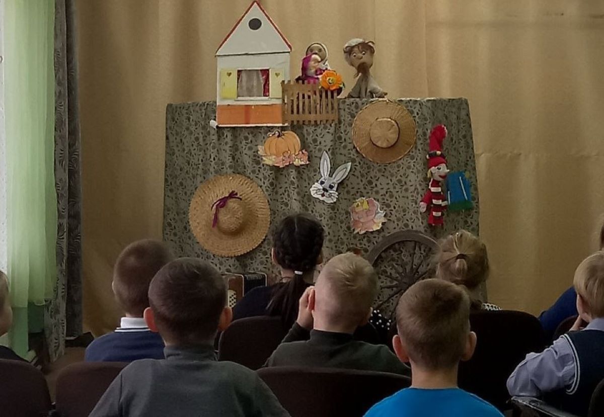 В Апухтинской основной школе началась неделя «Театр и дети»