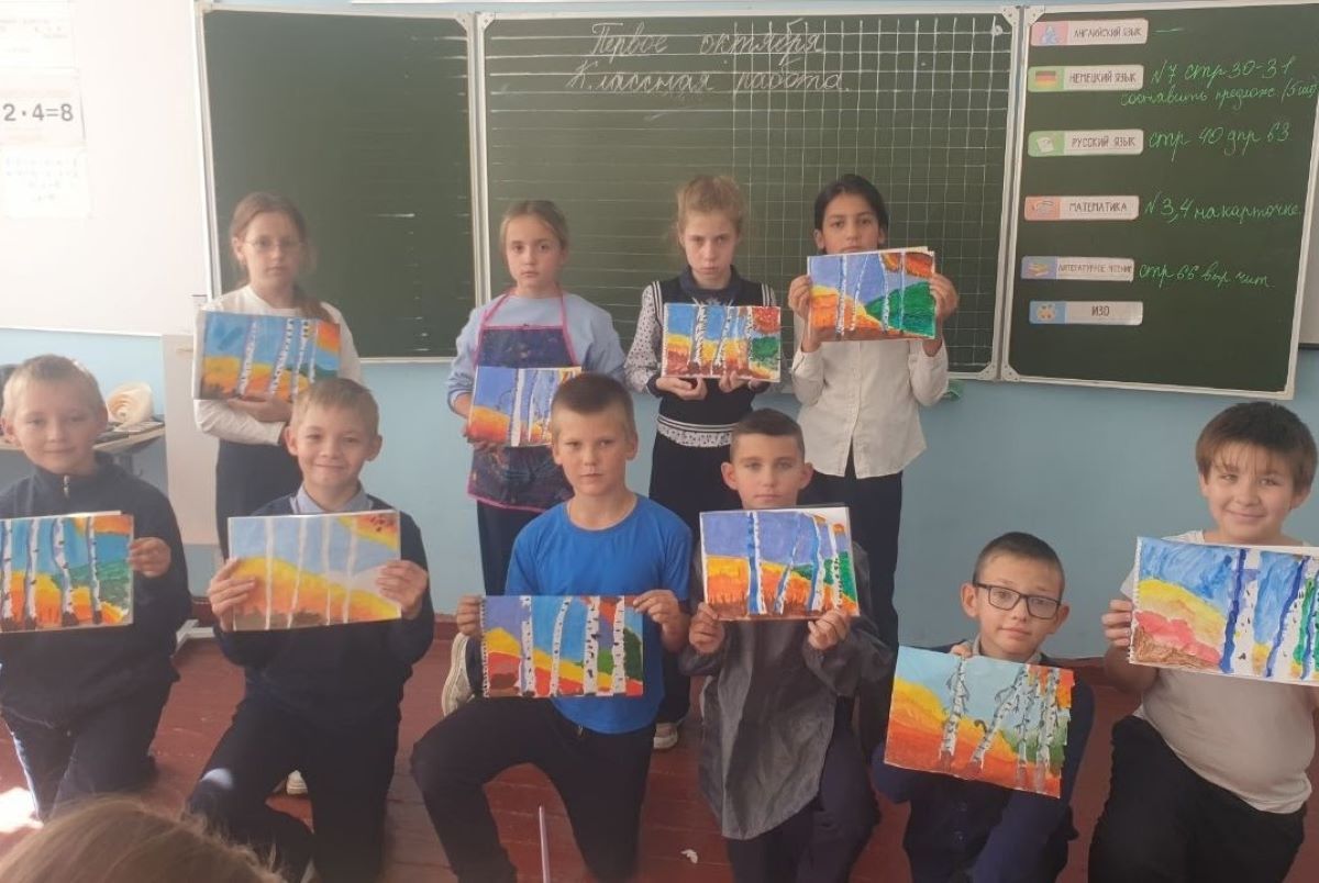 Одоевские школьники свои осенние пейзажи посвятили Есенину