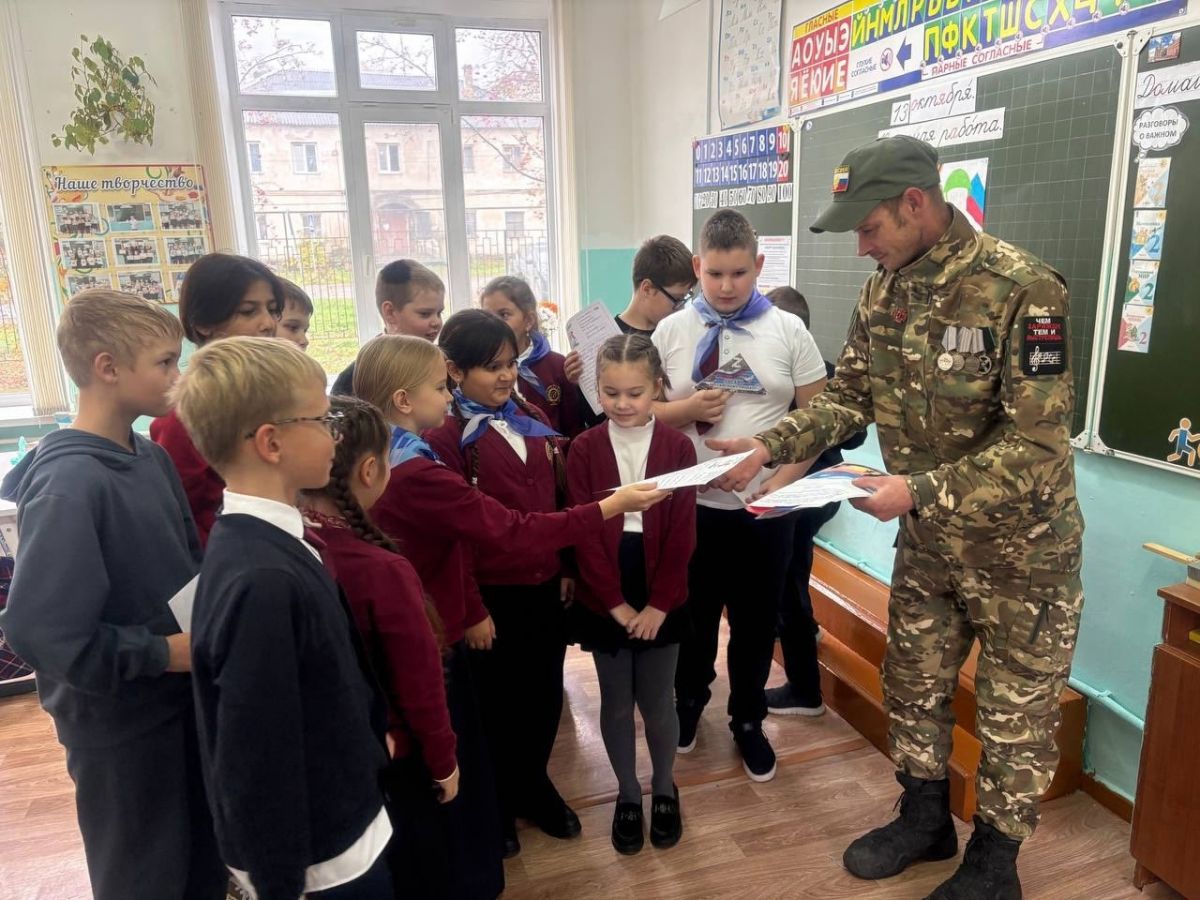 Одоевские школьники написали теплые письма солдатам Одоевские школьники написали теплые письма солдатам