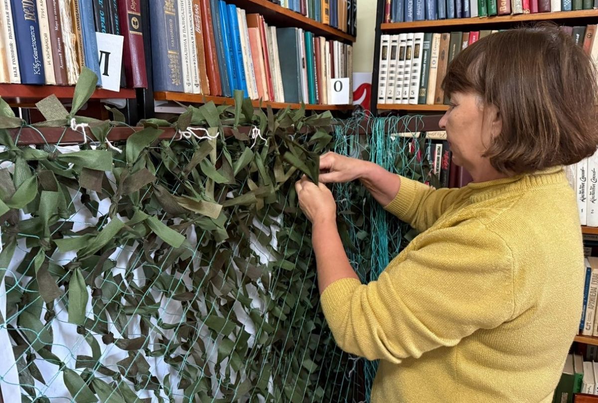 Жители Авангарда помогают героям-контрактникам Жители Авангарда помогают героям-контрактникам