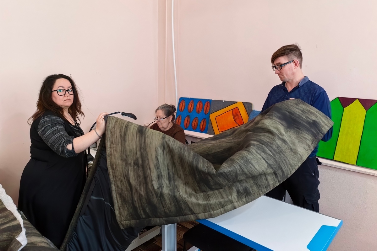 Волонтёры из Узловой рассказали, как шьют антидроновые одеяла