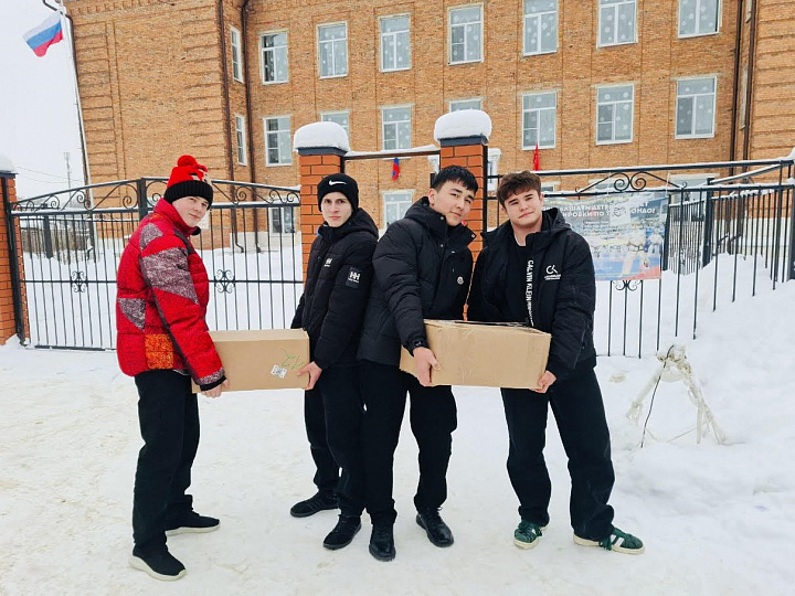 Елена Гребнева снабдила волонтеров материалами для изготовления окопных свечей Елена Гребнева снабдила волонтеров материалами для изготовления окопных свечей