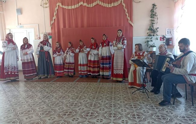 Одоевские студенты слушали русские-народные песни