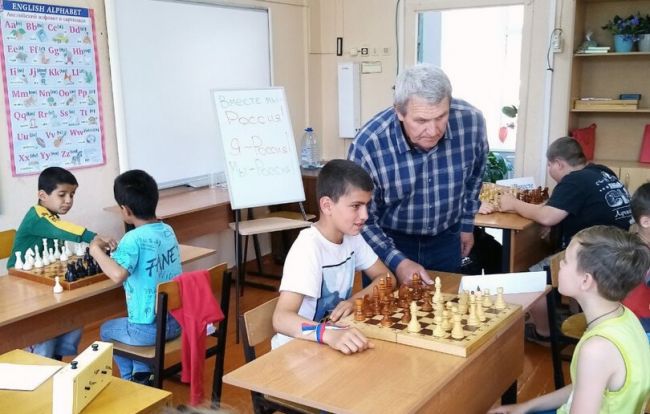 Турнир по шахматам провели в пришкольном лагере