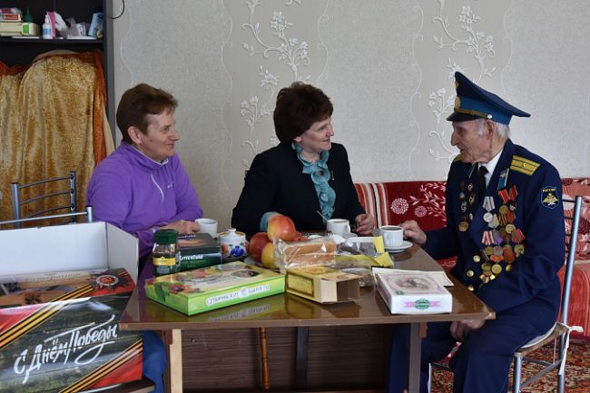Ветераны Тульской области начали получать подарки ко Дню Победы