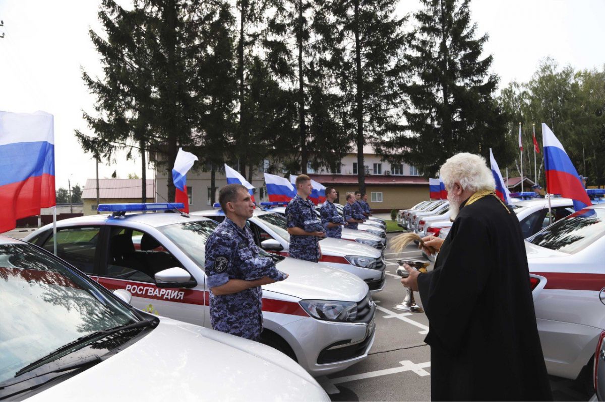 Тульские росгвардейцы получили служебные автомобили в День Государственного флага