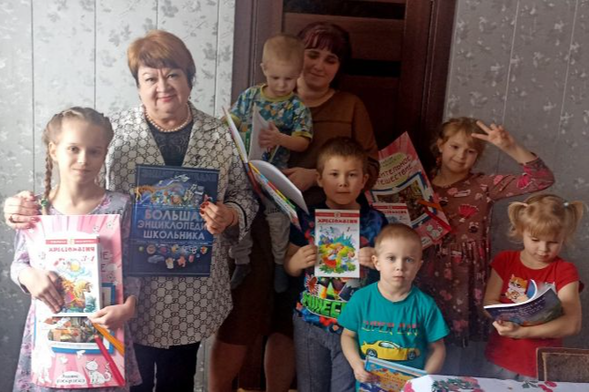 Многодетная семья из Плавского района получила подарки