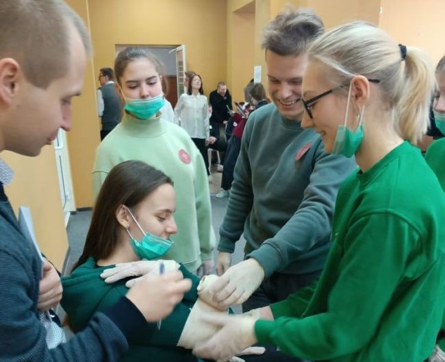 В Плавске оценили готовность школьников и студентов оказывать первую помощь пострадавшим